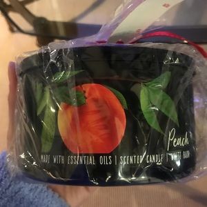 Bath & Body Works Peach Candle
